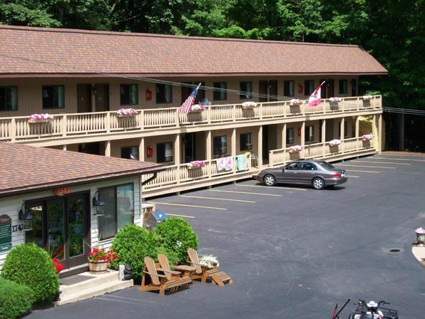Tall Pines Motel Lake George Oda fotoğraf